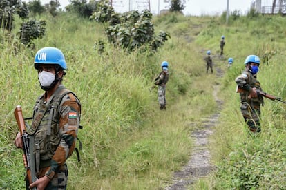 Fuerzas de paz de la ONU, el 22 de febrero de 2021 en el lugar donde fue asesinado el embajador italiano en la República Democrática del Congo.