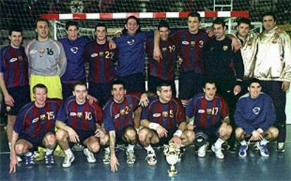 La plantilla del Barcelona, tras conquistar la XII Copa Asobal.