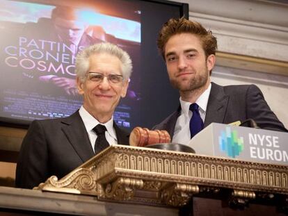 El actor Robert Pattinson y el director David Cronenberg en Wall Street