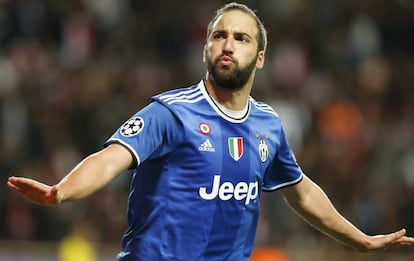 Higuaín celebra el segundo gol al Mónaco.