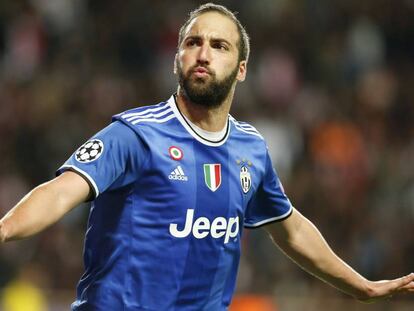 Higuaín celebra el segundo gol al Mónaco.