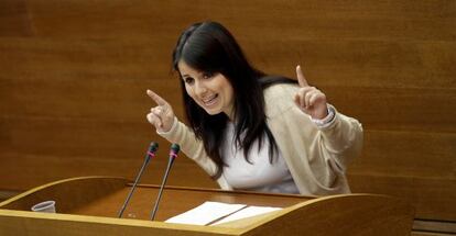 Esther L&oacute;pez, diputada de Esquerra Unida, durante el debate de presupuestos en las Cortes.