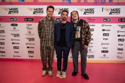 El grupo Stay Homas, en la alfombra roja de la cena de nominados de Los 40 Music Awards celebrada en el museo marítimo.