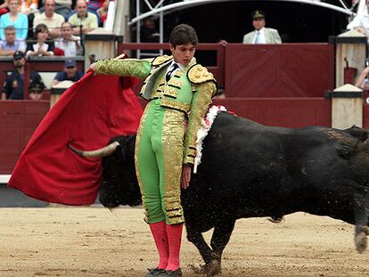 Sebastián Castella, durante el primero de su lote, ayer en Las Ventas.