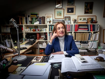 La historiadora Isabel Burdiel, el 28 de diciembre de 2020 en su despacho.