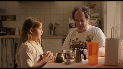 La película aborda el tema de los cuidados.