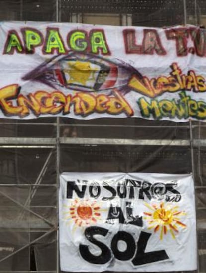 Pancartas en el epicentro de la protesta.