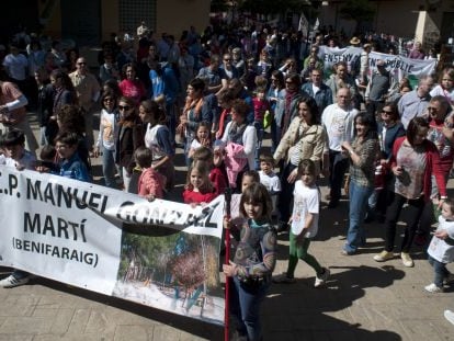 Arranque del pasacalles que abri&oacute; ayer la Troba d&#039;Escoles en Valenci&agrave; en la ciudad de Valencia.