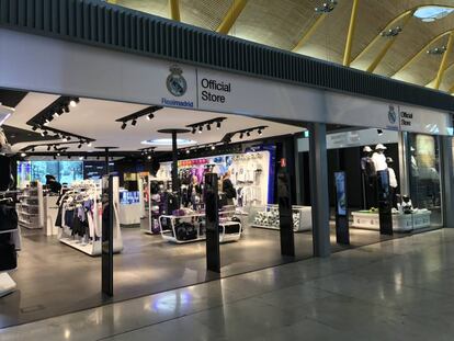 La tienda oficial del Real Madrid, en la Terminal T4 del Aeropuerto Adolfo Suárez Madrid-Barajas.