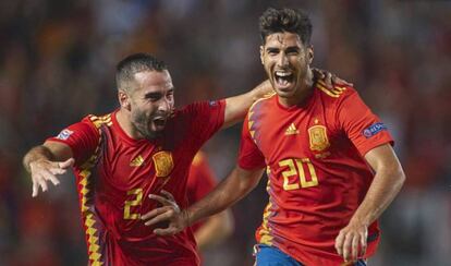 Carvajal y Asensio durante un partido de España. 