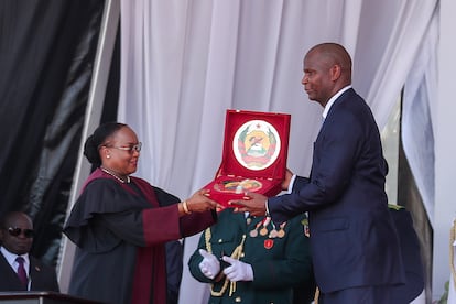 Daniel Chapo, durante su ceremonia de investidura el miércoles en la plaza de la Independencia, en Maputo.