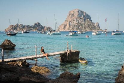 El islote de Es Vedrà, visto desde Cala d’Hort (Ibiza).