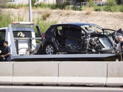 El vehículo accidentado en Alcobendas, donde murieron dos jóvenes.