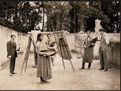 Luz Jiménez modelando para los pintores Ramón Alva de la Canal, Fernando Leal, Francisco Díaz de León y Ramón Manilla, en 1920.