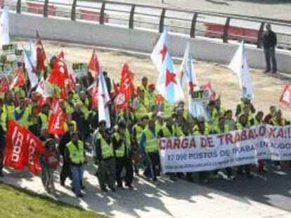 Manifestación de los trabajadores de Navantia para pedir carga de trabajo en el astillero de Ferrol.  EFE/Archivo