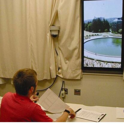 Uno de los participantes en el estudio de la Universidad de Washington sobre los efectos relajantes de un monitor de plasma en lugar de una ventana