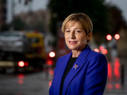 La expresidenta del Parlament Carme Forcadell, en el centro de Sabadell el 23 de noviembre.