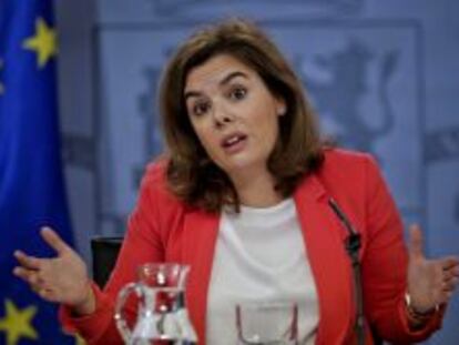 La vicepresidenta del Gobierno, Soraya S&aacute;enz de Santamar&iacute;a, durante la rueda de prensa ofrecida al t&eacute;rmino de la reuni&oacute;n del Consejo de Ministros celebrada hoy en Madrid.