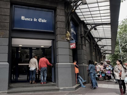 Una sucursal del Banco de Chile en Santiago, en una fotografía de archivo.