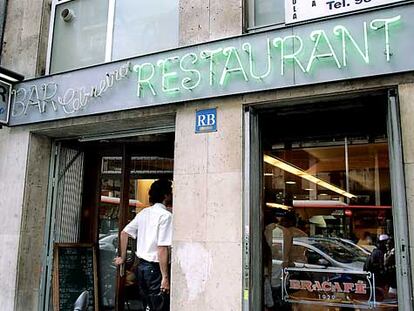 El bar donde trabajaba la presunta asesina.