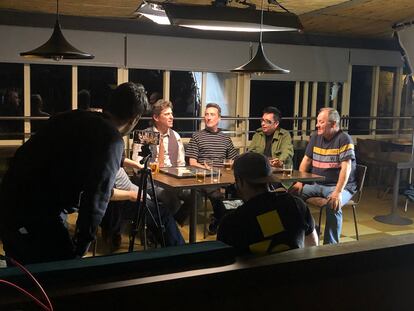 Los integrantes de Danza invisible, durante el rodaje del documental 'A este lado de la carretera'.