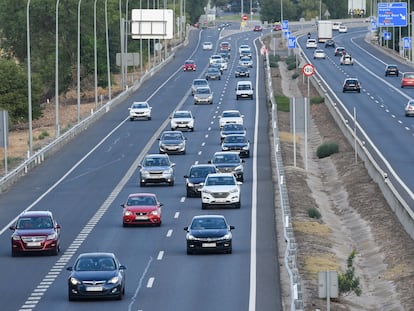Cola de vehículos en la A-3, en Madrid, el 28 de agosto de 2022, último día de la Operación Retorno de la DGT.