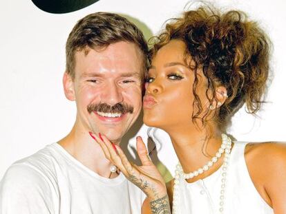 La cantane Rihanna y Adam Selman, el hombre que firma su guardarropa. 