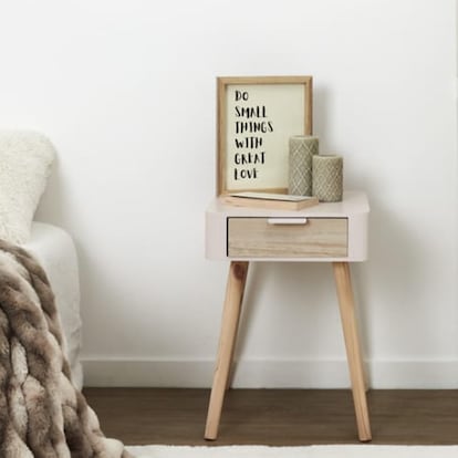 Artículo de EL PAÍS Escaparate que describe mesitas de noche rebajadas en Leroy Merlin en Black Friday 2025.