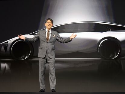 El presidente de Toyota, Koji Sato, la semana pasada en el salón del automóvil de Tokio.