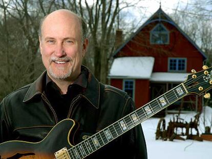 John Scofield en una imagen promocional.