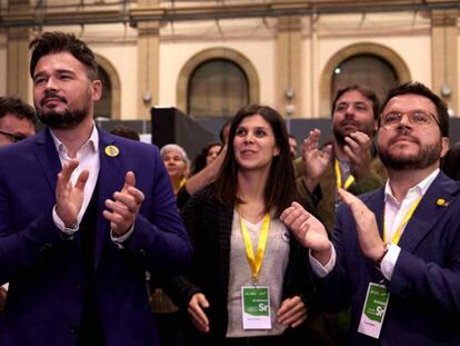 Gabriel Rufián, Marta Vilalta y Pere Aragonès tras conocer el resultado electoral. 