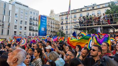 Asistentes al pregón del Orgullo 2024 en Madrid.