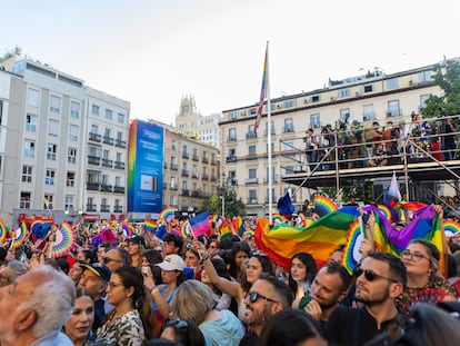 Asistentes al pregón del Orgullo 2024 en Madrid.