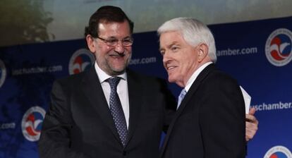 Rajoy saluda al presidente de la C&aacute;mara de Comercio de EE UU.