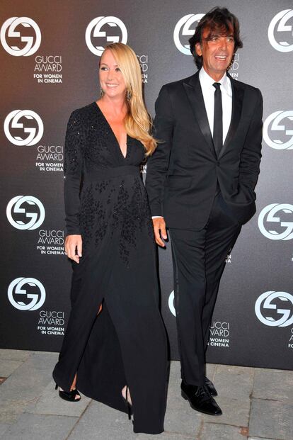 Frida Giannini y Patrizio di Marco entrando a la entrega de premios de Gucci a las mujeres del cine.