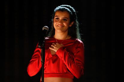 Amaia, durante su actuación en los Goya.