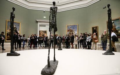 Presentación de la exposición de Giacometti, este lunes en la sala dedicada a Velázquez.