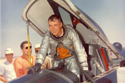 Robert White en la base de Edwards Air Force, en California, el 17 de julio de 1962.