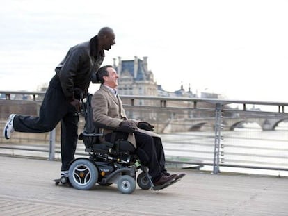 Omar Sy (izquierda) y Fran&ccedil;ois Cluzet, en el filme.