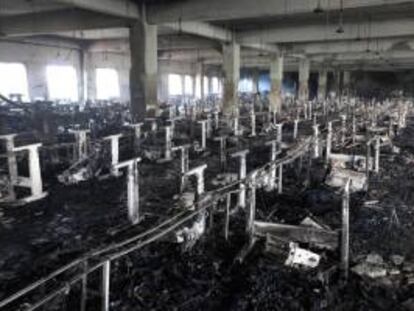 El director y la presidenta de la fábrica textil Tazreen, que se incendió en 2012 en Bangladesh causando 112 víctimas mortales, se entregaron hoy a la Justicia tras permanecer fugitivos casi dos meses, informaron los medios locales.