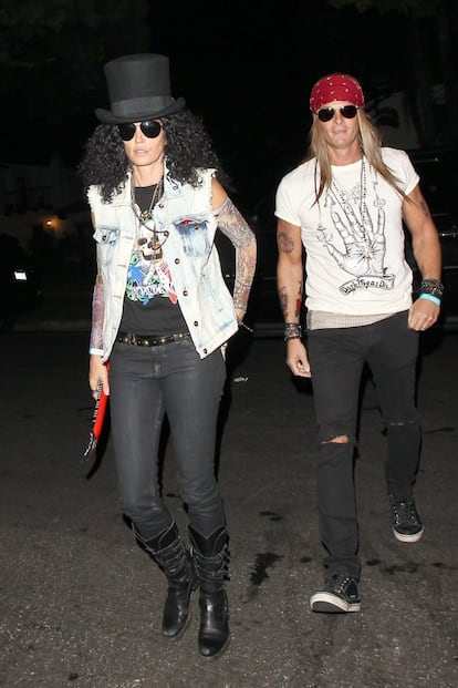 En 2013, Cindy Crawford y su marido, Rande Gerber, se difrazaron como Slash and Axl Rose de Guns N' Roses. No es la primera vez que la modelo y el empresario se han disfrazado como un dúo musical, en 2015 hicieron lo propio con Cher y Sonny.