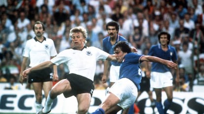 Tardelli y Bernd Förster, en primer plano; Stielike, Bergomi y Scirea, detrás, en la final del Mundial 82.