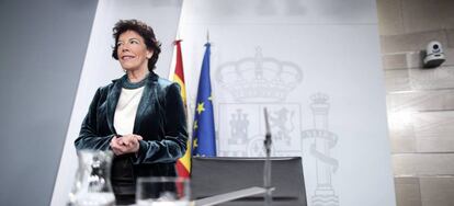 La ministra Portavoz del Gobierno, Isabel Celáa, comparece ante los medios de comunicación tras la reunión del Consejo de Ministros en Moncloa, en Madrid.