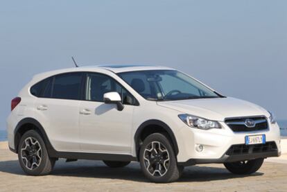 El Subaru XV es un turismo con la suspensión elevada, pero incluye tracción 4x4 de serie.