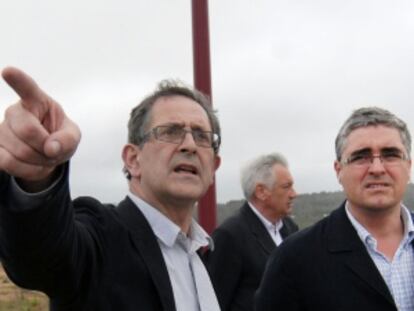 Guillerme Vázquez y Carlos Aymerich visitan el Parque Empresarial de Bértoa en Carballo.