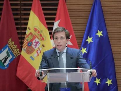 El alcalde de Madrid, José Luis Martínez-Almeida, durante una rueda de prensa en la que se presentan las medidas contra el coronavirus en la capital
