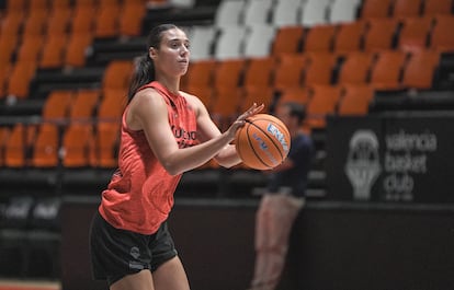 La pívot del Valencia Basket Raquel Carrera en una imagen cedida por el club.