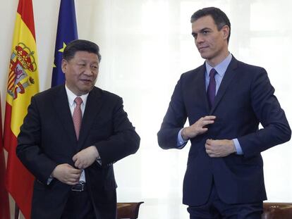 El presidente de la República Popular de China, Xi Jinping, durante la firma de varios acuerdos con el jefe del Ejecutivo, Pedro Sánchez, para reforzar la relación en áreas de cooperación común, esta mañana en el Palacio de la Moncloa.