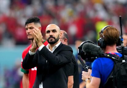 El seleccionador marroquí, Walid Regragui, tras la semifinal del Mundial de Qatar entre Francia y Marruecos.