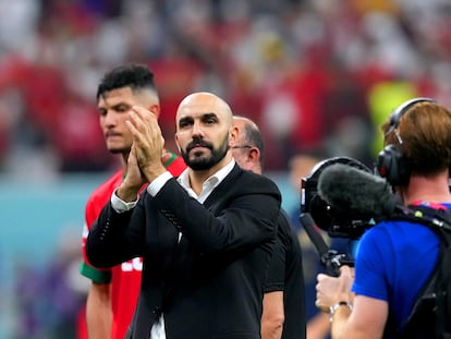 El seleccionador marroquí, Walid Regragui, tras la semifinal del Mundial de Qatar entre Francia y Marruecos.